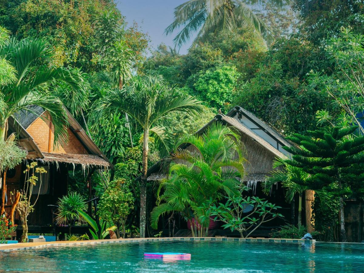 Munchies Bungalows Baan Tai Exteriör bild